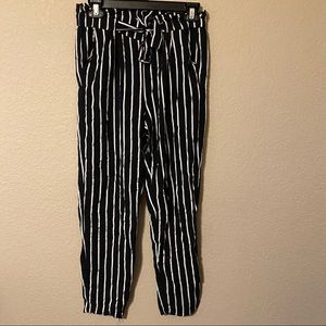 💙Black And White Striped Pants!